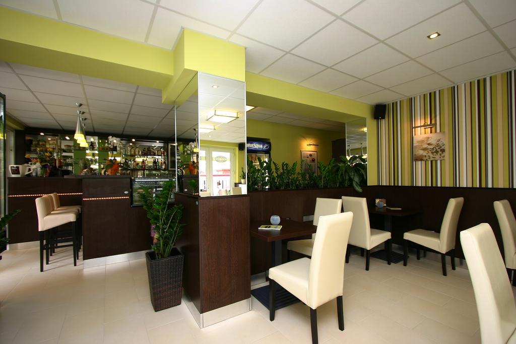 Hévíz Cafe Relax Apartments מראה חיצוני תמונה